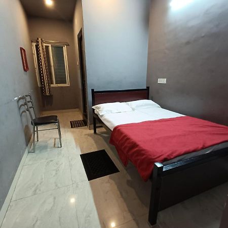 Radhika Lodge Bellary Exteriör bild